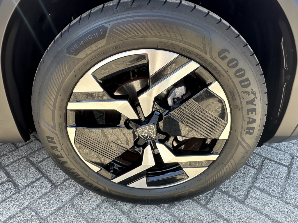 Peugeot 2008 Peugeot 2008 1.2 GT 130 PK Automaat | Alcantara | Stoelmassage |