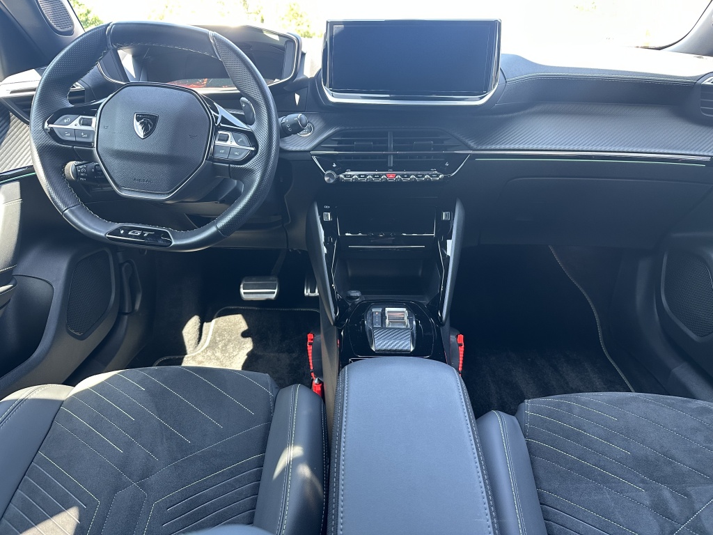 Peugeot 2008 Peugeot 2008 1.2 GT 130 PK Automaat | Alcantara | Stoelmassage |