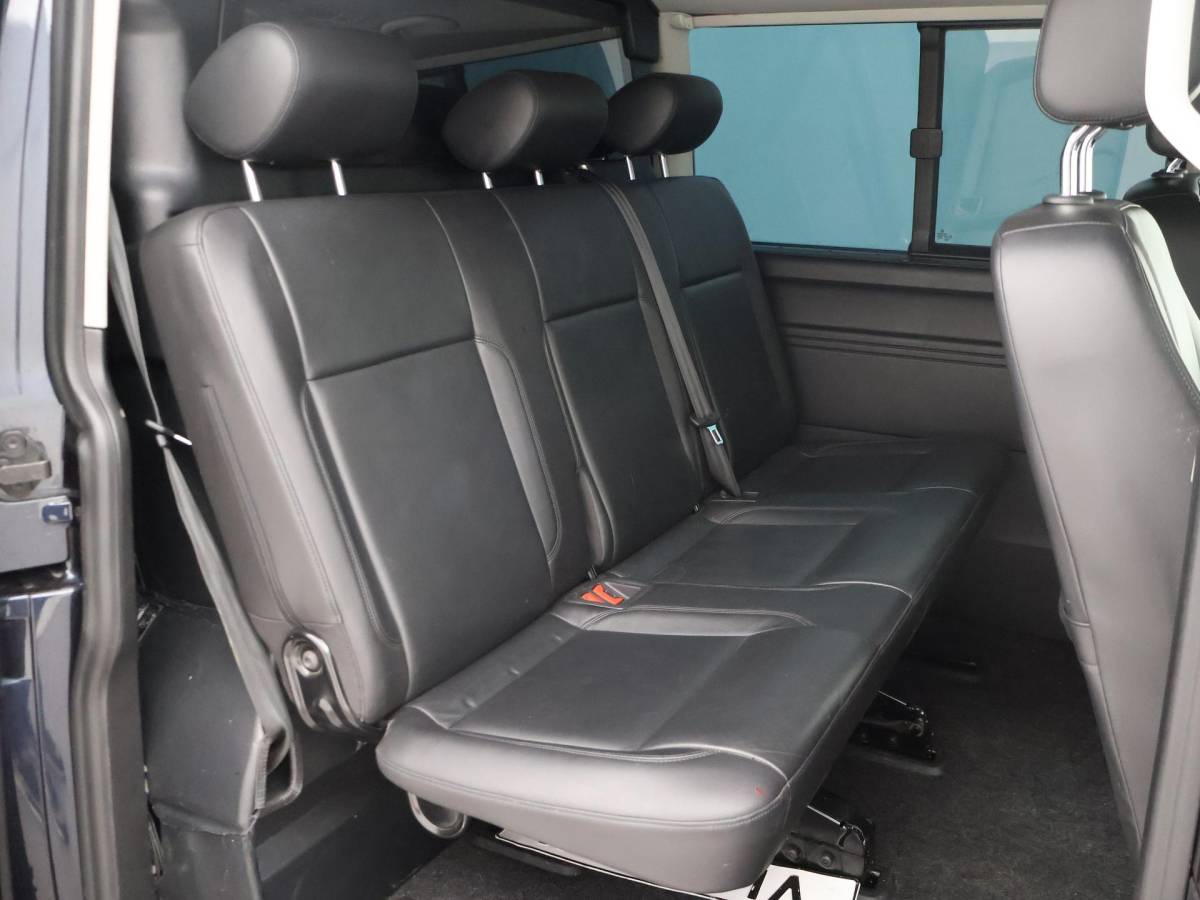 Volkswagen Transporter Volkswagen Transporter CARAVELLE 2.0 TDI 204 PK DSG DUBBEL CABINE + CAMERA | CARPLAY | LEDER | 18 INCH | LED | STOELVERWARMING