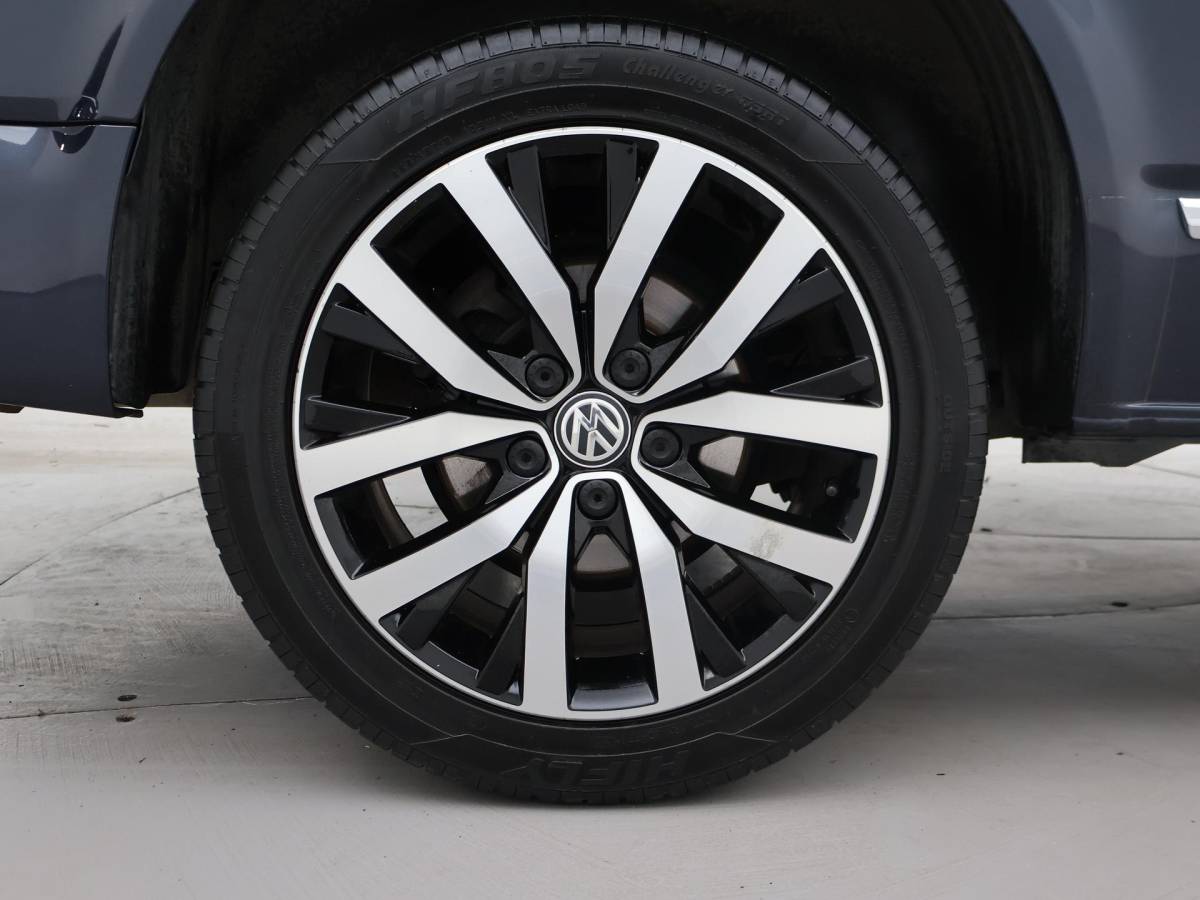 Volkswagen Transporter Volkswagen Transporter CARAVELLE 2.0 TDI 204 PK DSG DUBBEL CABINE + CAMERA | CARPLAY | LEDER | 18 INCH | LED | STOELVERWARMING