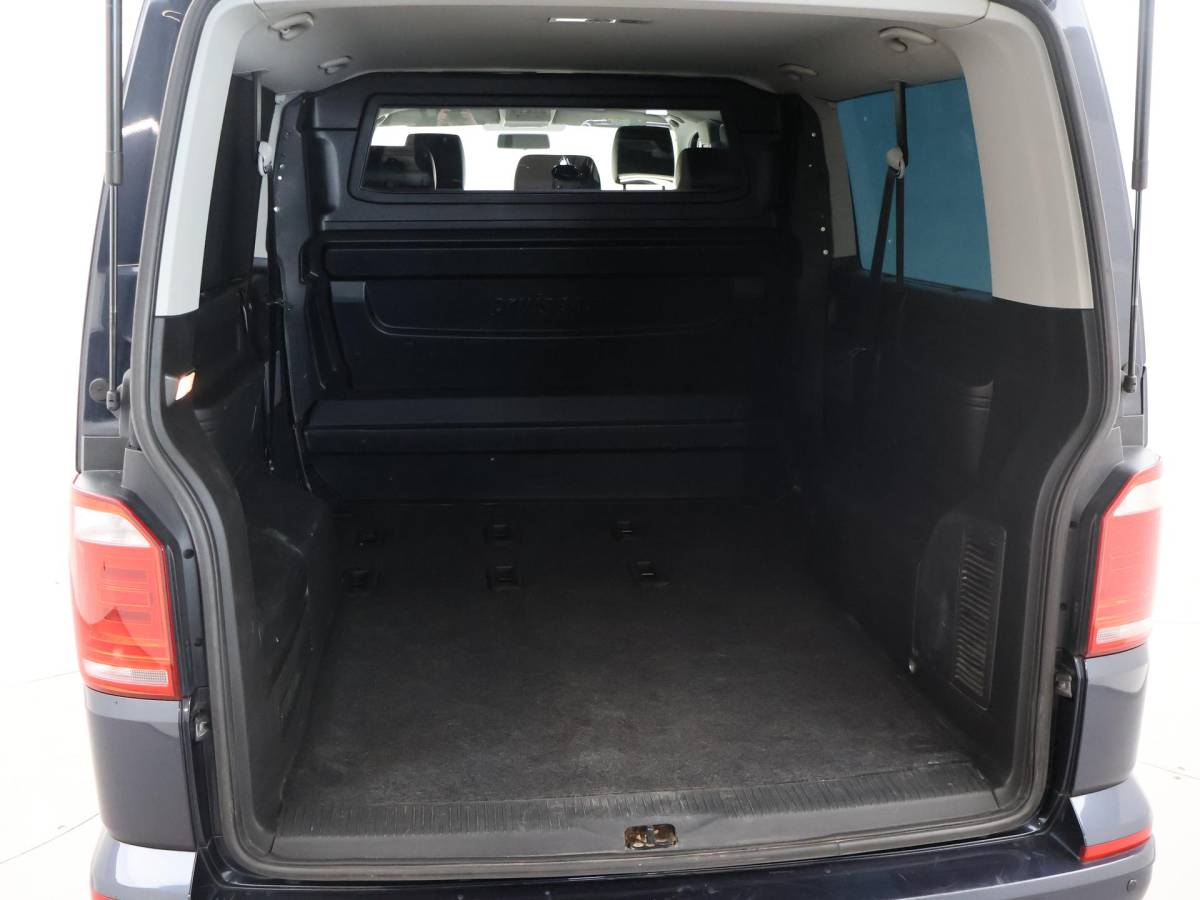 Volkswagen Transporter Volkswagen Transporter CARAVELLE 2.0 TDI 204 PK DSG DUBBEL CABINE + CAMERA | CARPLAY | LEDER | 18 INCH | LED | STOELVERWARMING