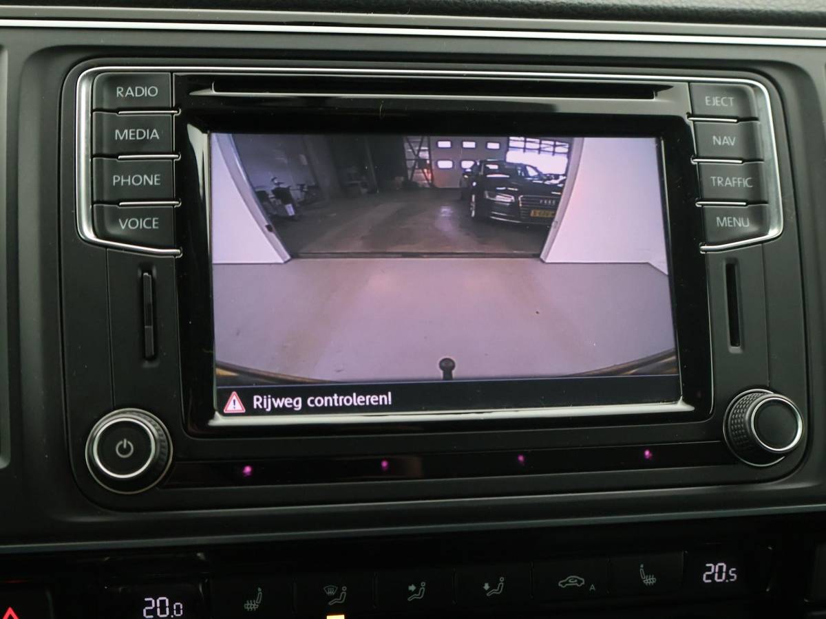 Volkswagen Transporter Volkswagen Transporter CARAVELLE 2.0 TDI 204 PK DSG DUBBEL CABINE + CAMERA | CARPLAY | LEDER | 18 INCH | LED | STOELVERWARMING