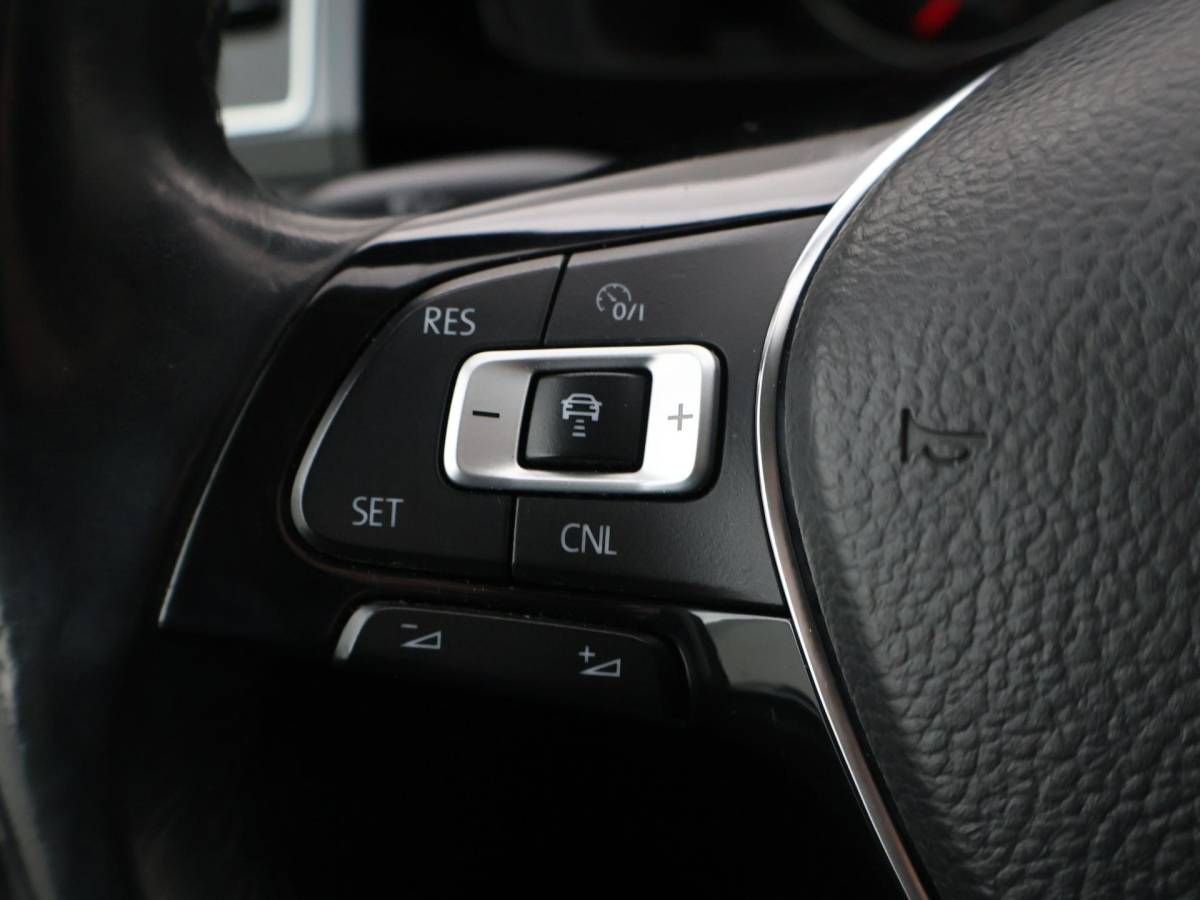 Volkswagen Transporter Volkswagen Transporter CARAVELLE 2.0 TDI 204 PK DSG DUBBEL CABINE + CAMERA | CARPLAY | LEDER | 18 INCH | LED | STOELVERWARMING