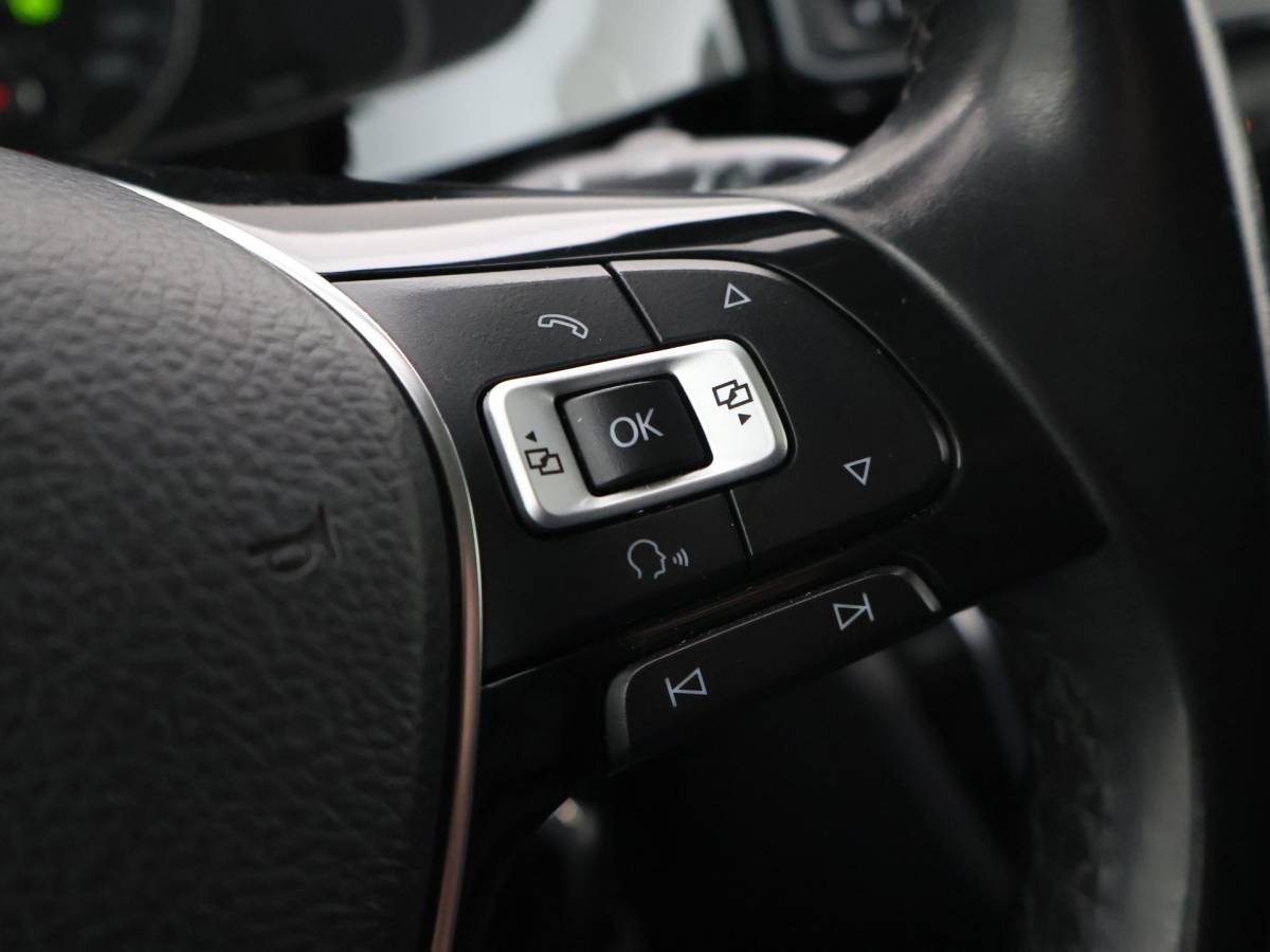 Volkswagen Transporter Volkswagen Transporter CARAVELLE 2.0 TDI 204 PK DSG DUBBEL CABINE + CAMERA | CARPLAY | LEDER | 18 INCH | LED | STOELVERWARMING
