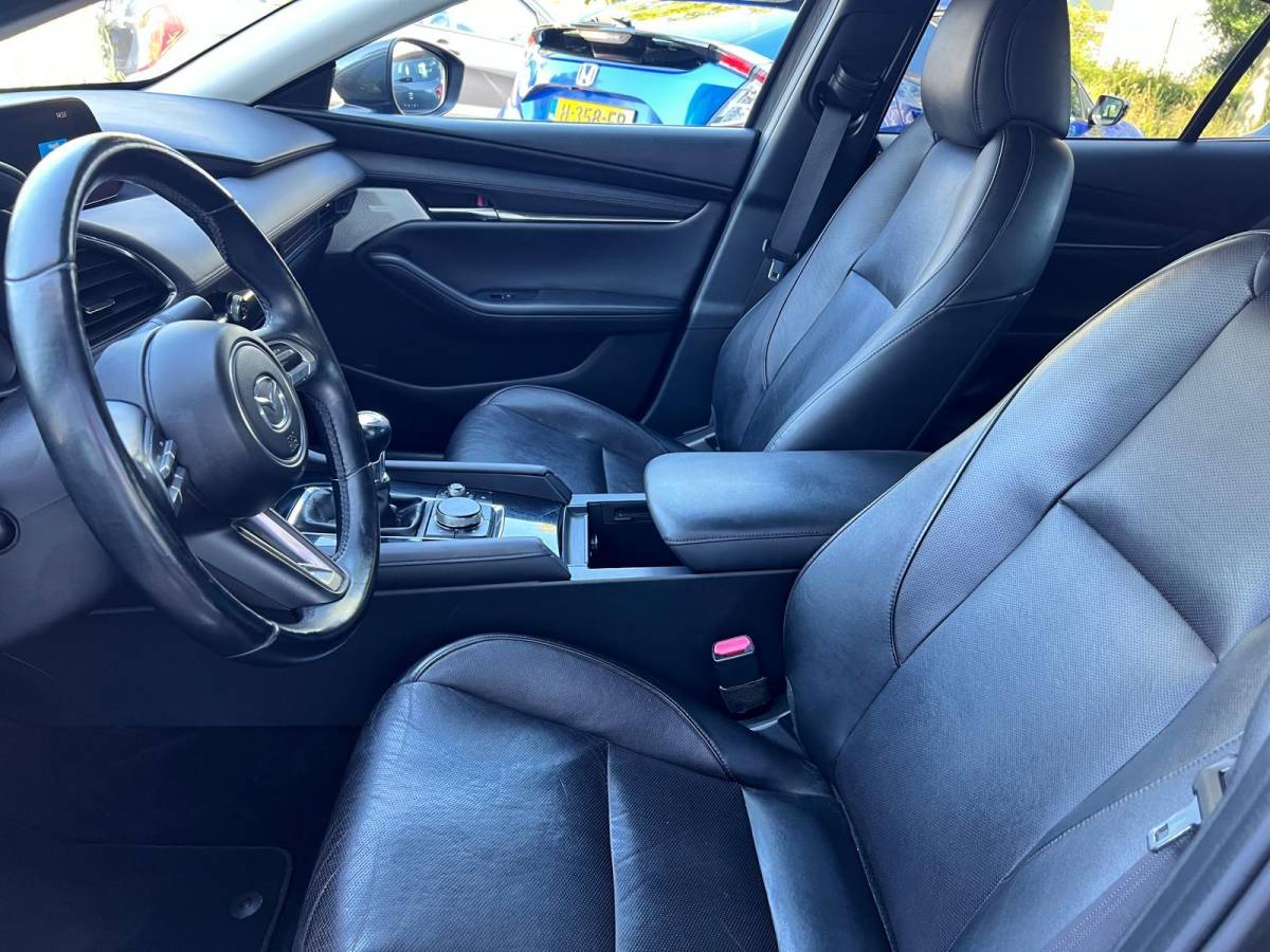Mazda 3 Mazda 3 2.0 e-SkyActiv-G M Hybrid 122 Luxury |18″LM VELGEN | A.CAMERA | LEDER | Bose AUDIO | HEAD-UP DISPLAY | ADAPTIVE CRUISE | APPLE CARPLAY/ANDROID AUTO | NED.AUTO |