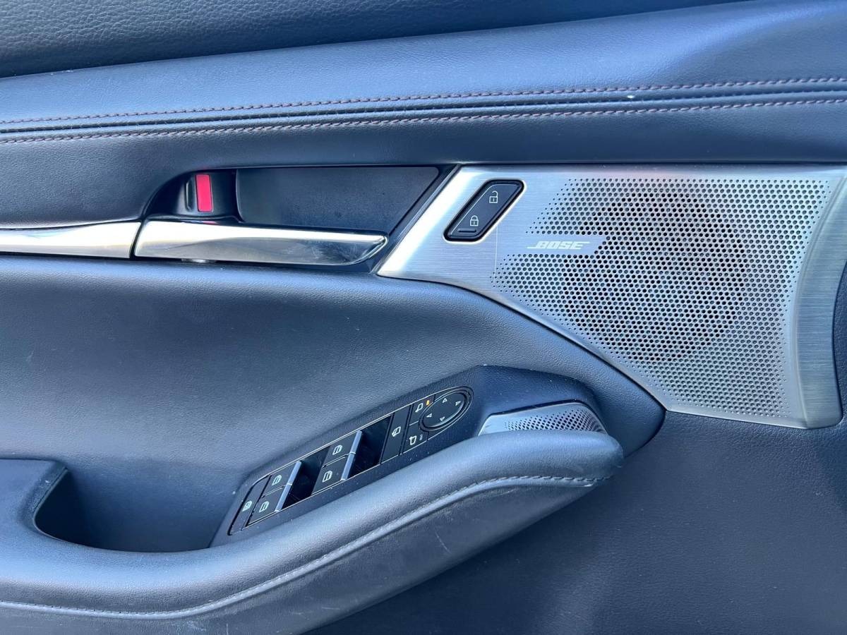 Mazda 3 Mazda 3 2.0 e-SkyActiv-G M Hybrid 122 Luxury |18″LM VELGEN | A.CAMERA | LEDER | Bose AUDIO | HEAD-UP DISPLAY | ADAPTIVE CRUISE | APPLE CARPLAY/ANDROID AUTO | NED.AUTO |