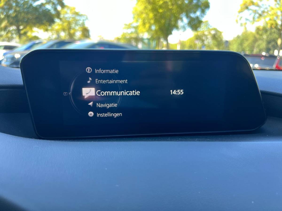 Mazda 3 Mazda 3 2.0 e-SkyActiv-G M Hybrid 122 Luxury |18″LM VELGEN | A.CAMERA | LEDER | Bose AUDIO | HEAD-UP DISPLAY | ADAPTIVE CRUISE | APPLE CARPLAY/ANDROID AUTO | NED.AUTO |