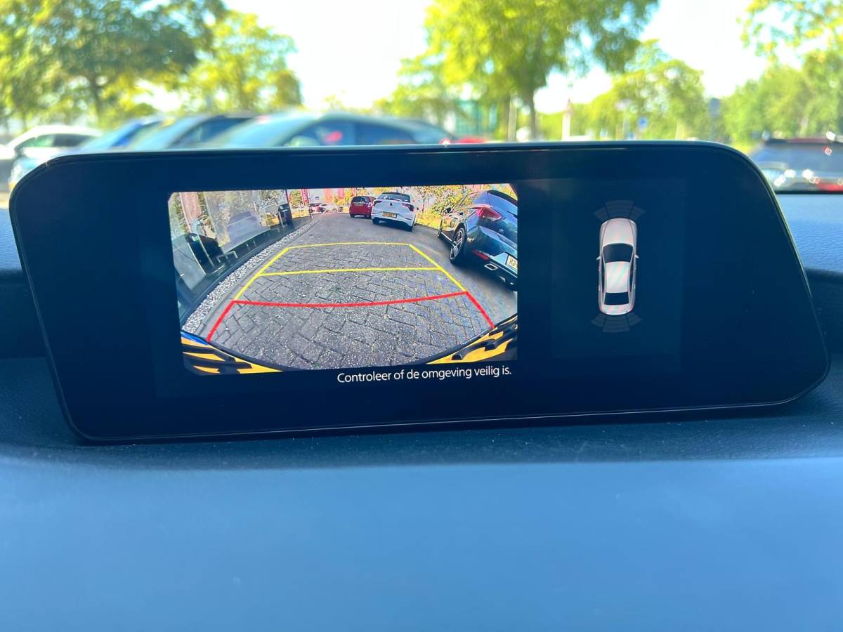 Mazda 3 Mazda 3 2.0 e-SkyActiv-G M Hybrid 122 Luxury |18″LM VELGEN | A.CAMERA | LEDER | Bose AUDIO | HEAD-UP DISPLAY | ADAPTIVE CRUISE | APPLE CARPLAY/ANDROID AUTO | NED.AUTO |