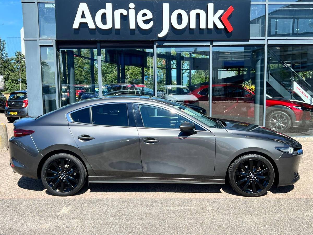 Mazda 3 Mazda 3 2.0 e-SkyActiv-G M Hybrid 122 Luxury |18″LM VELGEN | A.CAMERA | LEDER | Bose AUDIO | HEAD-UP DISPLAY | ADAPTIVE CRUISE | APPLE CARPLAY/ANDROID AUTO | NED.AUTO |