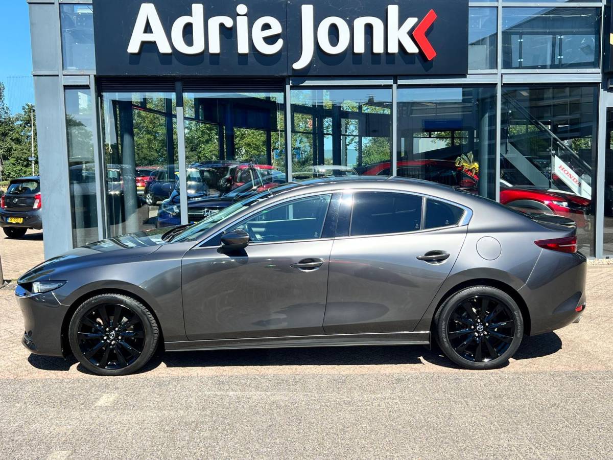 Mazda 3 Mazda 3 2.0 e-SkyActiv-G M Hybrid 122 Luxury |18″LM VELGEN | A.CAMERA | LEDER | Bose AUDIO | HEAD-UP DISPLAY | ADAPTIVE CRUISE | APPLE CARPLAY/ANDROID AUTO | NED.AUTO |