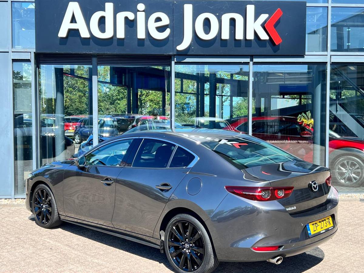 Mazda 3 Mazda 3 2.0 e-SkyActiv-G M Hybrid 122 Luxury |18″LM VELGEN | A.CAMERA | LEDER | Bose AUDIO | HEAD-UP DISPLAY | ADAPTIVE CRUISE | APPLE CARPLAY/ANDROID AUTO | NED.AUTO |