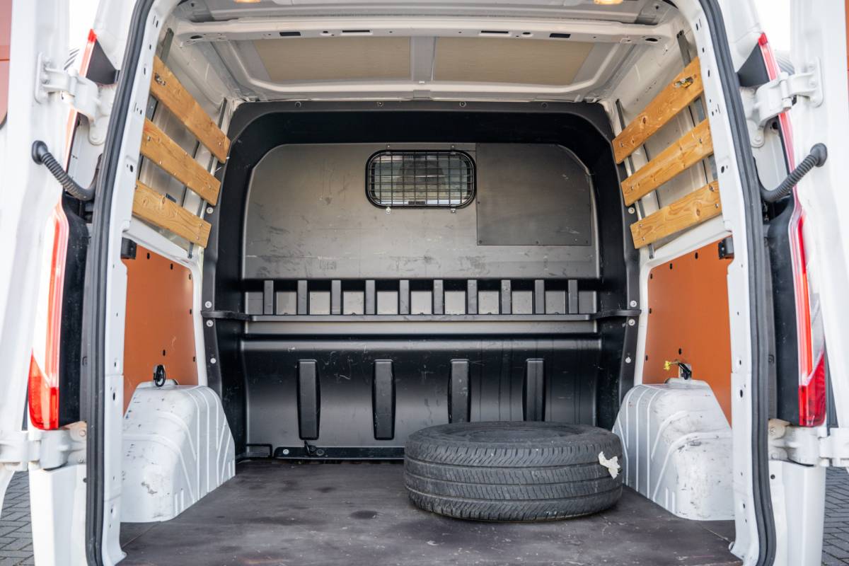Ford Transit Custom Ford Transit Custom 2.0 EcoBlue L1H1 | DC 6-Zits | LED | Cruise | PDC | Airco | Trekhaak