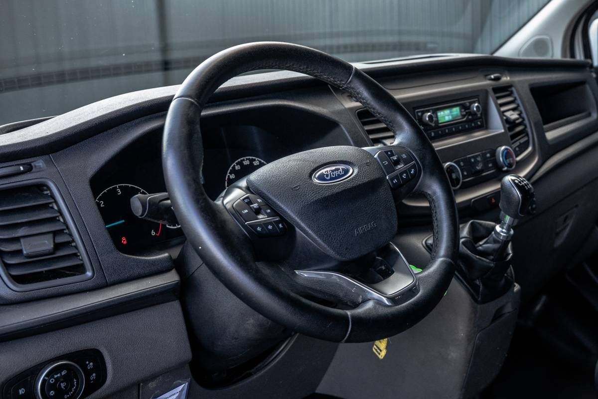 Ford Transit Custom Ford Transit Custom 2.0 EcoBlue L1H1 | DC 6-Zits | LED | Cruise | PDC | Airco | Trekhaak