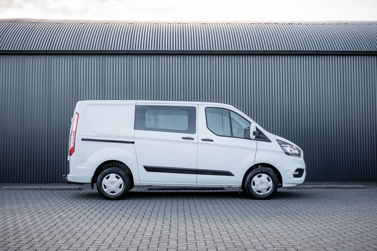Ford Transit Custom Ford Transit Custom 2.0 EcoBlue L1H1 | DC 6-Zits | LED | Cruise | PDC | Airco | Trekhaak