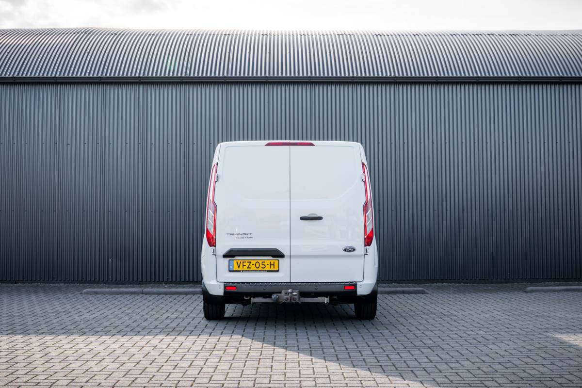 Ford Transit Custom Ford Transit Custom 2.0 EcoBlue L1H1 | DC 6-Zits | LED | Cruise | PDC | Airco | Trekhaak