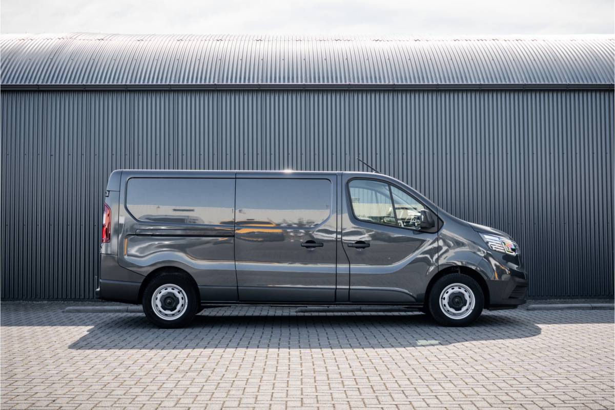Renault Trafic Renault Trafic 2.0 dCi 110 L2H1 | 3-Zits | 110 PK | LED | Cruise | Navi | Airco | Trekhaak