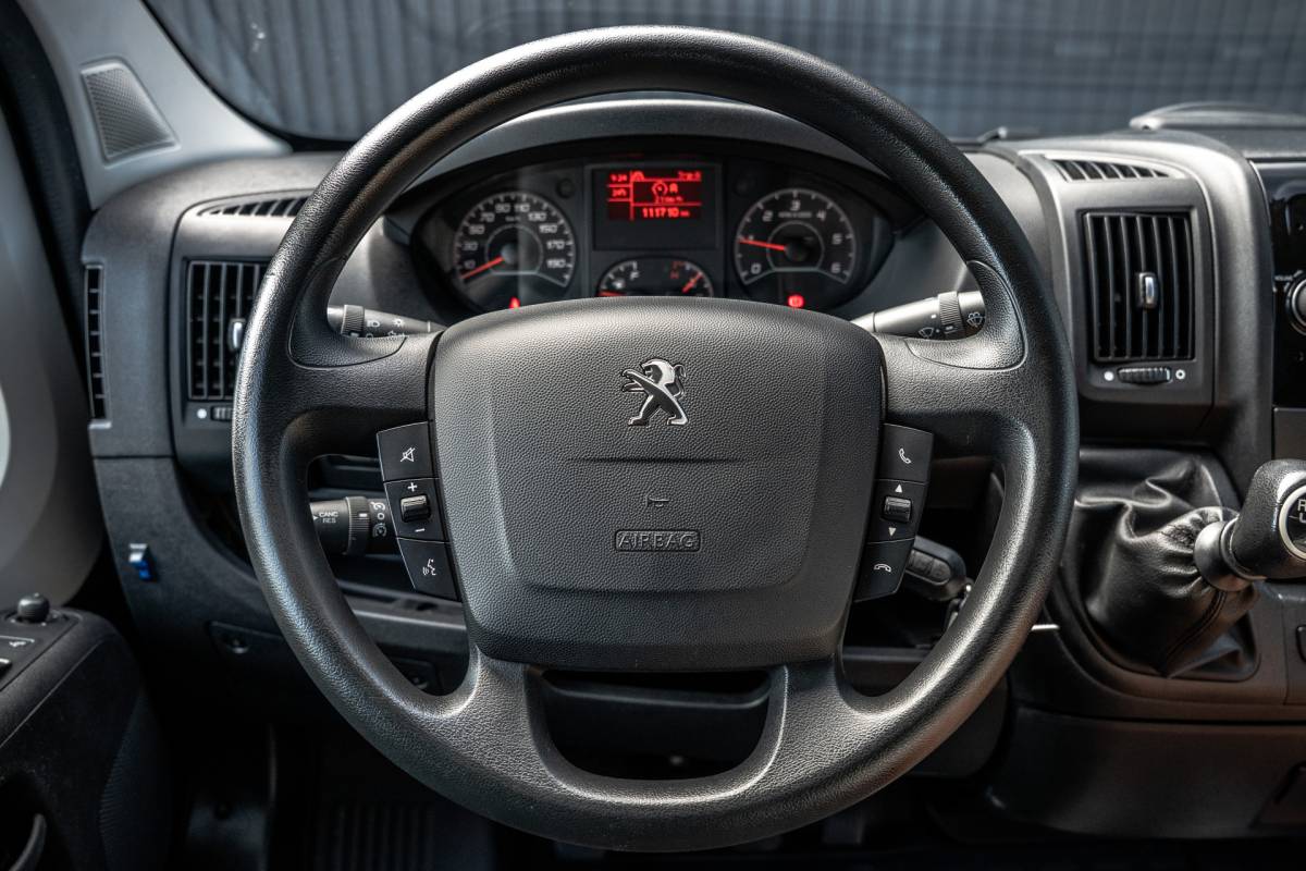 Peugeot Boxer Peugeot Boxer 2.2 BlueHDi 140 L2H2 | 140  PK | 3-Zits | Cruise | Camera | Navi | Airco