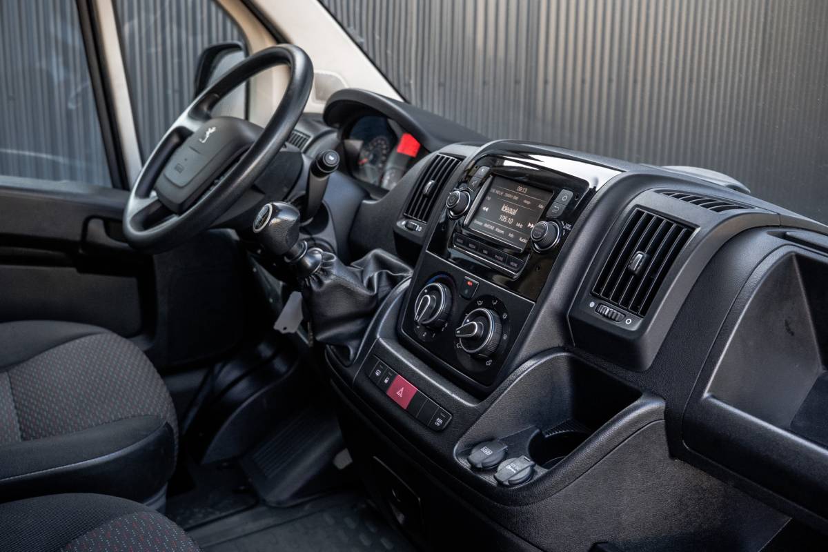 Peugeot Boxer Peugeot Boxer 2.2 BlueHDi 140 L2H2 | 140  PK | 3-Zits | Cruise | Camera | Navi | Airco