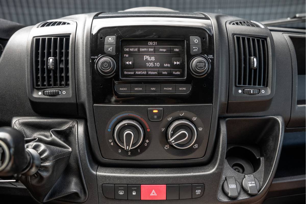 Peugeot Boxer Peugeot Boxer 2.2 BlueHDi 140 L2H2 | 140  PK | 3-Zits | Cruise | Camera | Navi | Airco