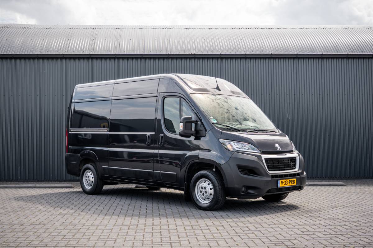 Peugeot Boxer Peugeot Boxer 2.2 BlueHDi 140 L2H2 | 140  PK | 3-Zits | Cruise | Camera | Navi | Airco