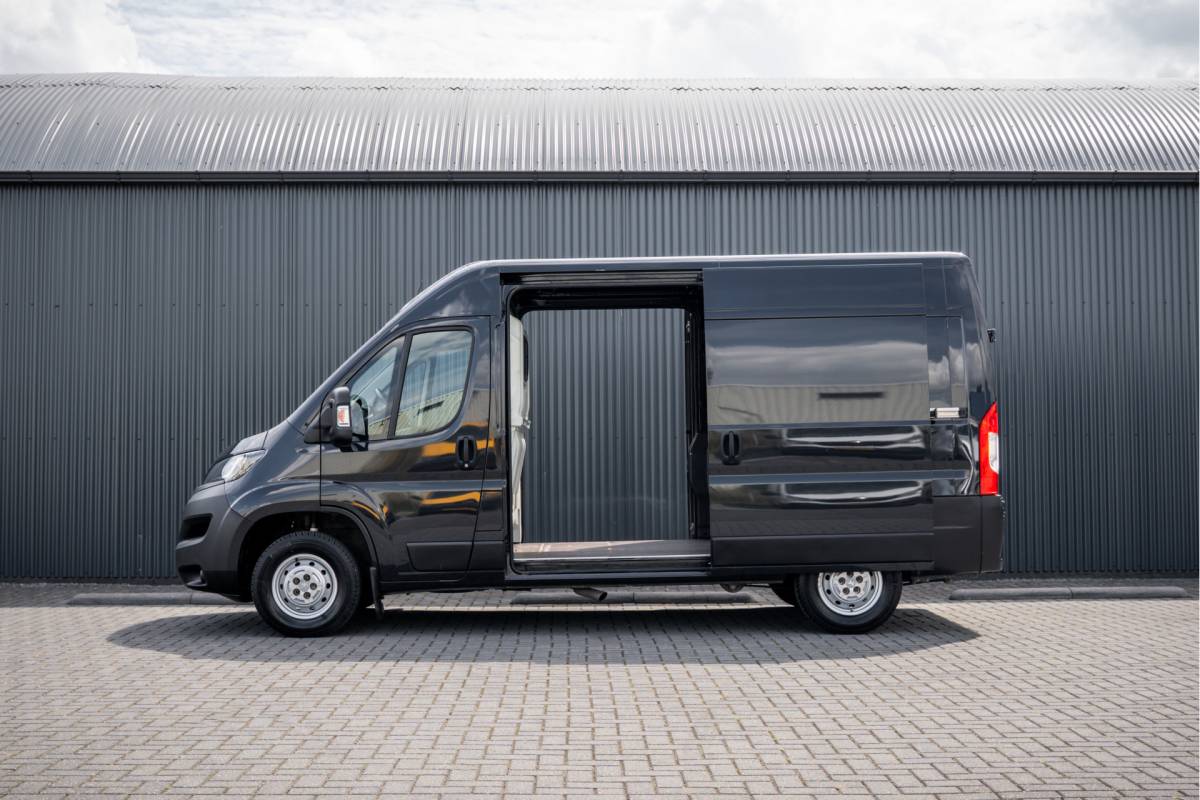 Peugeot Boxer Peugeot Boxer 2.2 BlueHDi 140 L2H2 | 140  PK | 3-Zits | Cruise | Camera | Navi | Airco