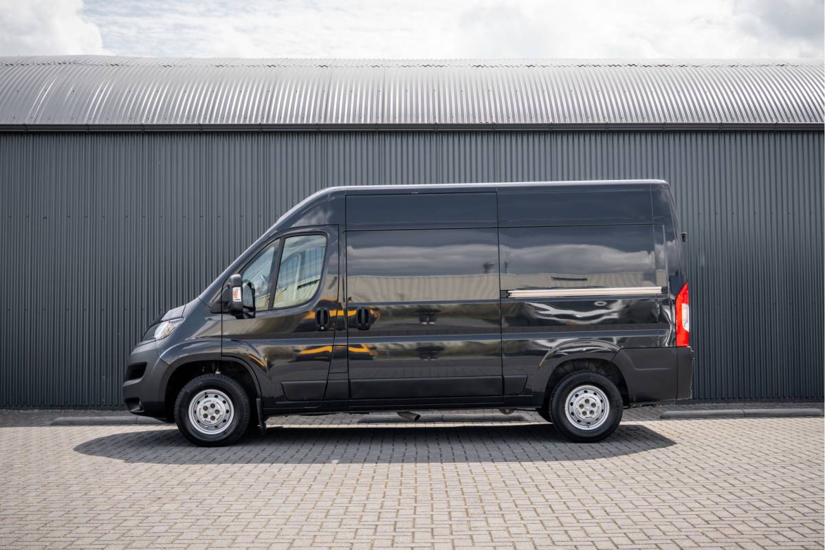 Peugeot Boxer Peugeot Boxer 2.2 BlueHDi 140 L2H2 | 140  PK | 3-Zits | Cruise | Camera | Navi | Airco