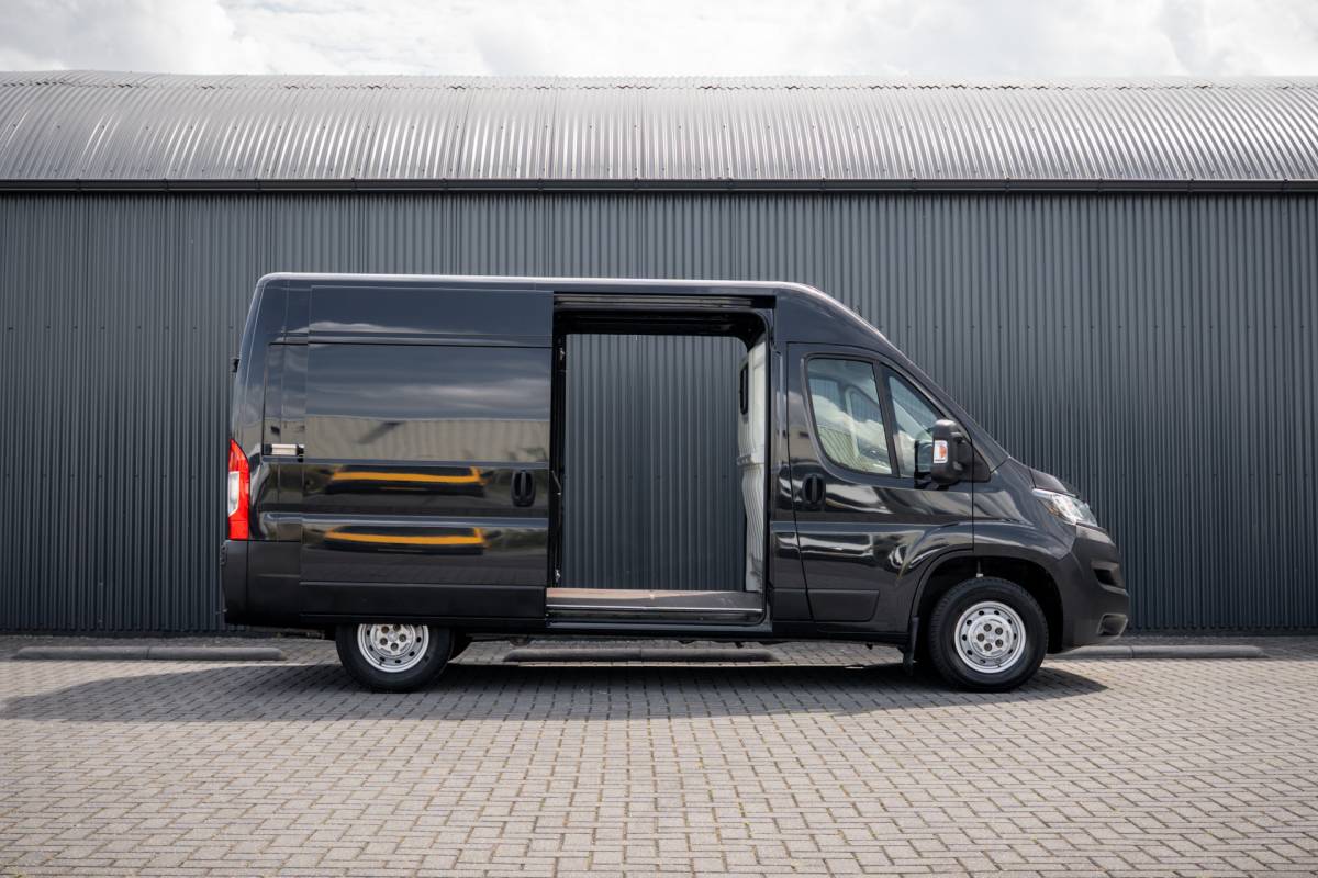 Peugeot Boxer Peugeot Boxer 2.2 BlueHDi 140 L2H2 | 140  PK | 3-Zits | Cruise | Camera | Navi | Airco