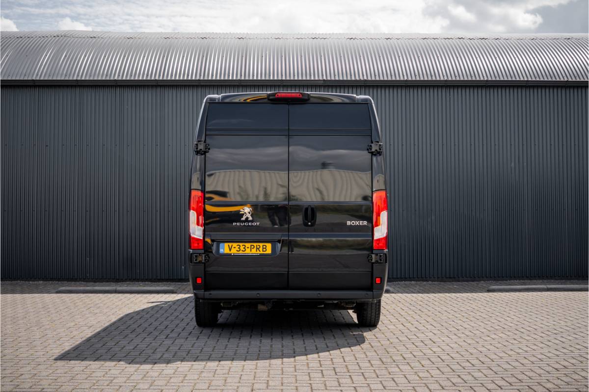 Peugeot Boxer Peugeot Boxer 2.2 BlueHDi 140 L2H2 | 140  PK | 3-Zits | Cruise | Camera | Navi | Airco