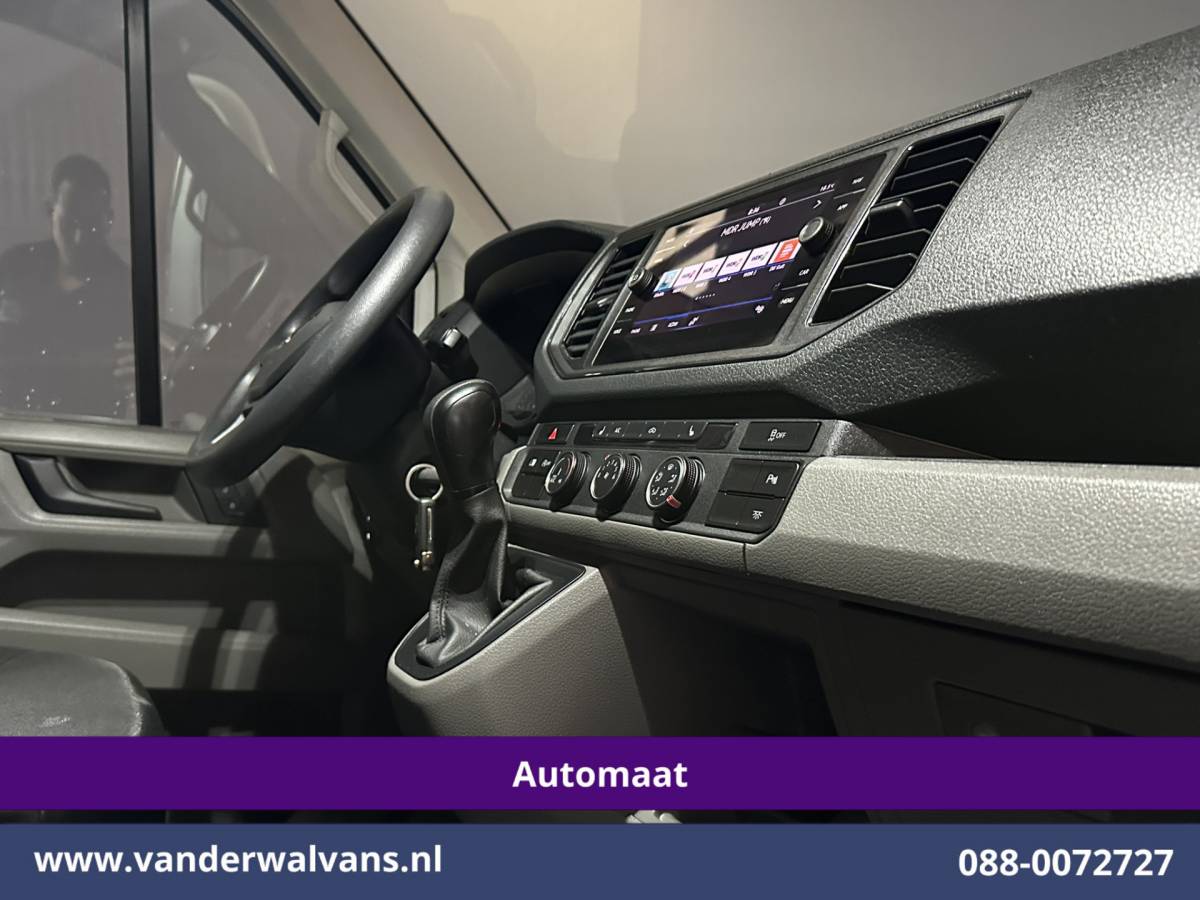 Volkswagen Crafter Volkswagen Crafter 2.0 TDI 141pk Automaat L3H2 L2H1 Euro6 Airco | Camera | Apple Carplay | 3000kg Trekhaak | Cruisecontrol Android Auto, Stoelverwarming, Parkeersensoren, Bijrijdersbank