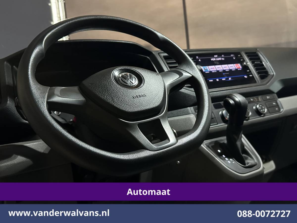 Volkswagen Crafter Volkswagen Crafter 2.0 TDI 141pk Automaat L3H2 L2H1 Euro6 Airco | Camera | Apple Carplay | 3000kg Trekhaak | Cruisecontrol Android Auto, Stoelverwarming, Parkeersensoren, Bijrijdersbank
