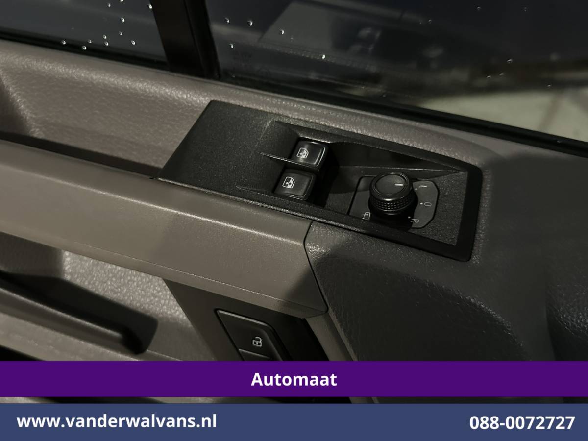 Volkswagen Crafter Volkswagen Crafter 2.0 TDI 141pk Automaat L3H2 L2H1 Euro6 Airco | Camera | Apple Carplay | 3000kg Trekhaak | Cruisecontrol Android Auto, Stoelverwarming, Parkeersensoren, Bijrijdersbank