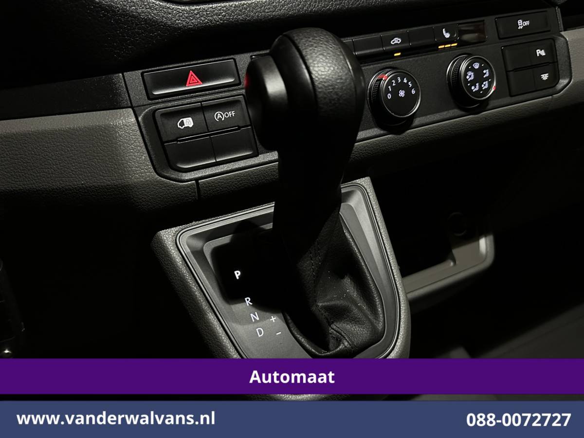 Volkswagen Crafter Volkswagen Crafter 2.0 TDI 141pk Automaat L3H2 L2H1 Euro6 Airco | Camera | Apple Carplay | 3000kg Trekhaak | Cruisecontrol Android Auto, Stoelverwarming, Parkeersensoren, Bijrijdersbank