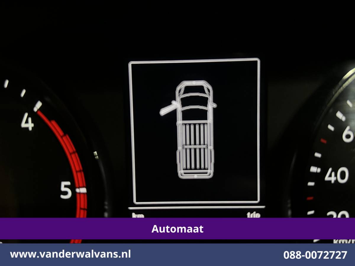 Volkswagen Crafter Volkswagen Crafter 2.0 TDI 141pk Automaat L3H2 L2H1 Euro6 Airco | Camera | Apple Carplay | 3000kg Trekhaak | Cruisecontrol Android Auto, Stoelverwarming, Parkeersensoren, Bijrijdersbank