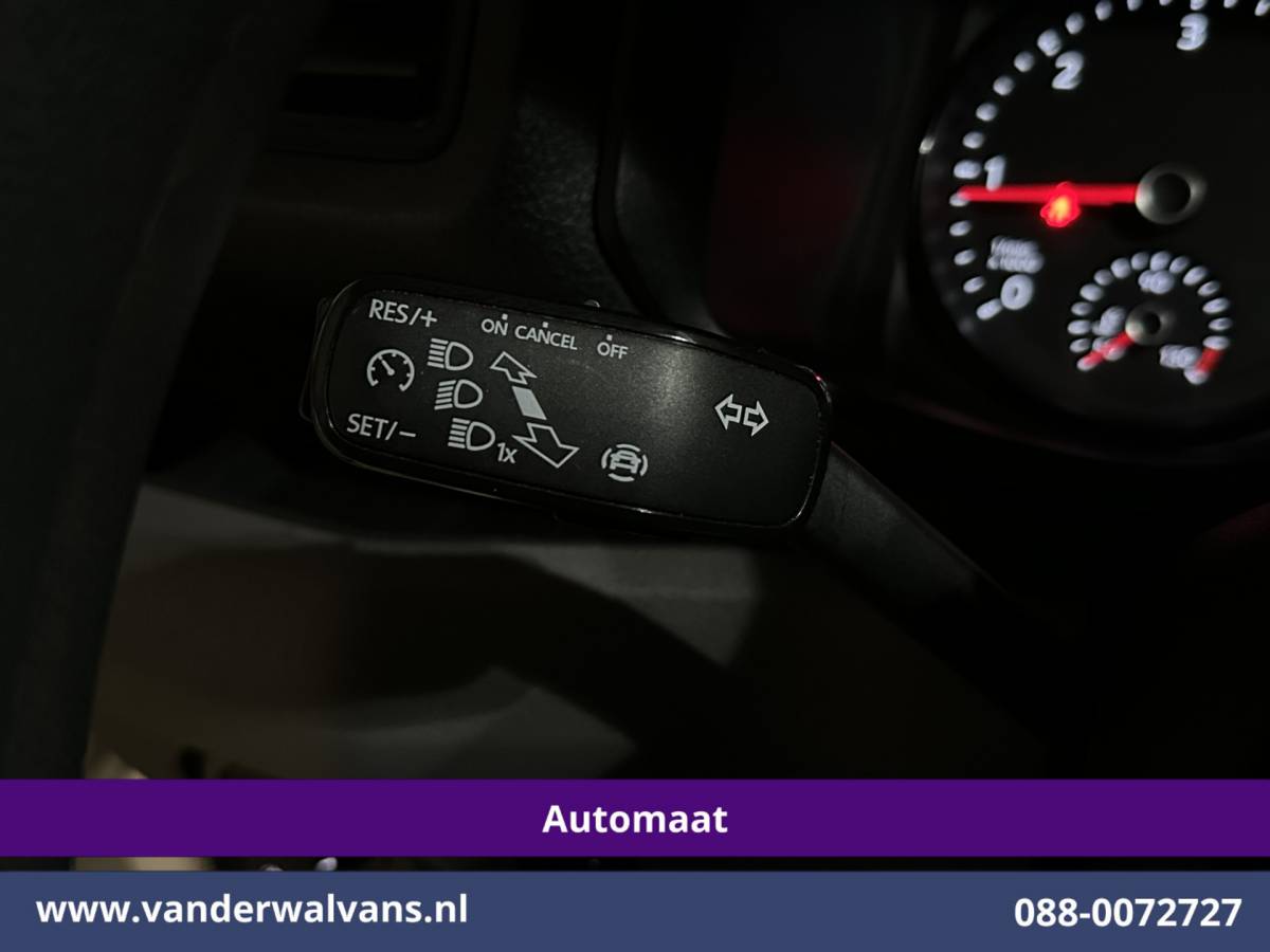 Volkswagen Crafter Volkswagen Crafter 2.0 TDI 141pk Automaat L3H2 L2H1 Euro6 Airco | Camera | Apple Carplay | 3000kg Trekhaak | Cruisecontrol Android Auto, Stoelverwarming, Parkeersensoren, Bijrijdersbank