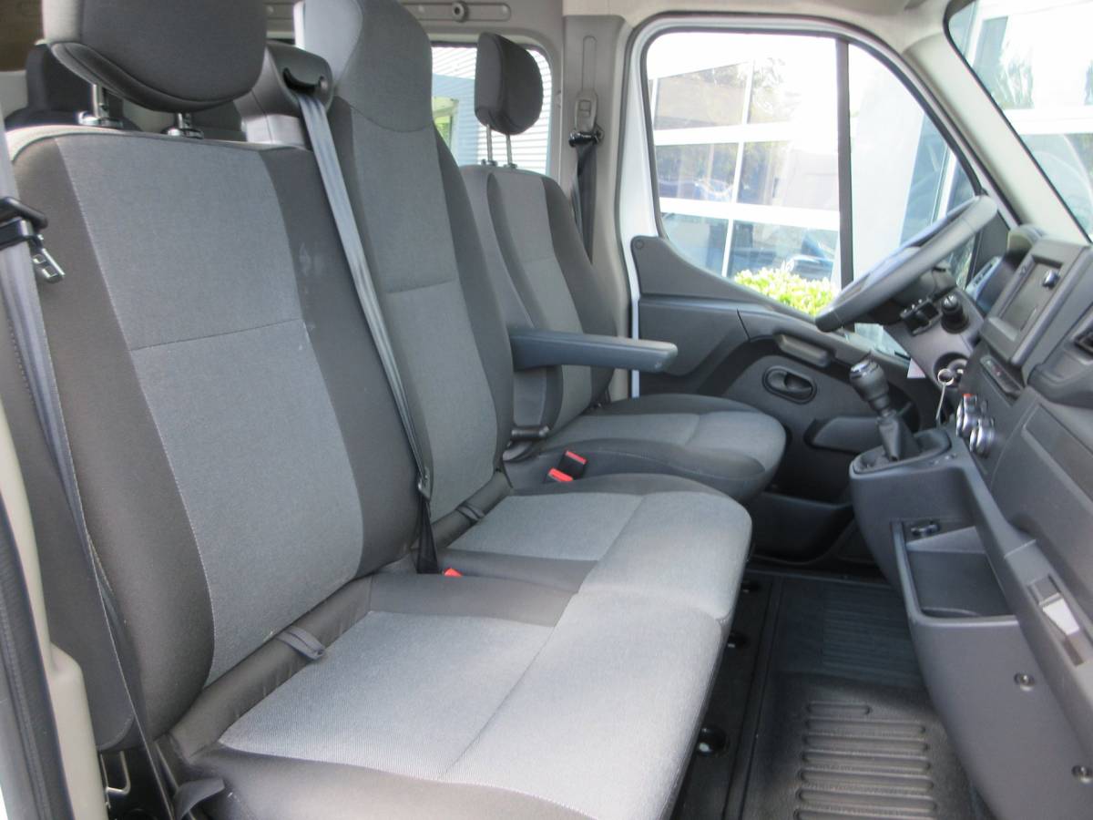 Renault Master Renault MASTER T35 2.3 dCi 150 L2H2 DC 7 persoons dubbel cabine