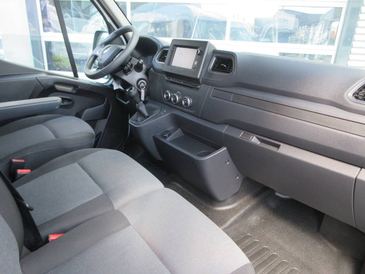 Renault Master Renault MASTER T35 2.3 dCi 150 L2H2 DC 7 persoons dubbel cabine
