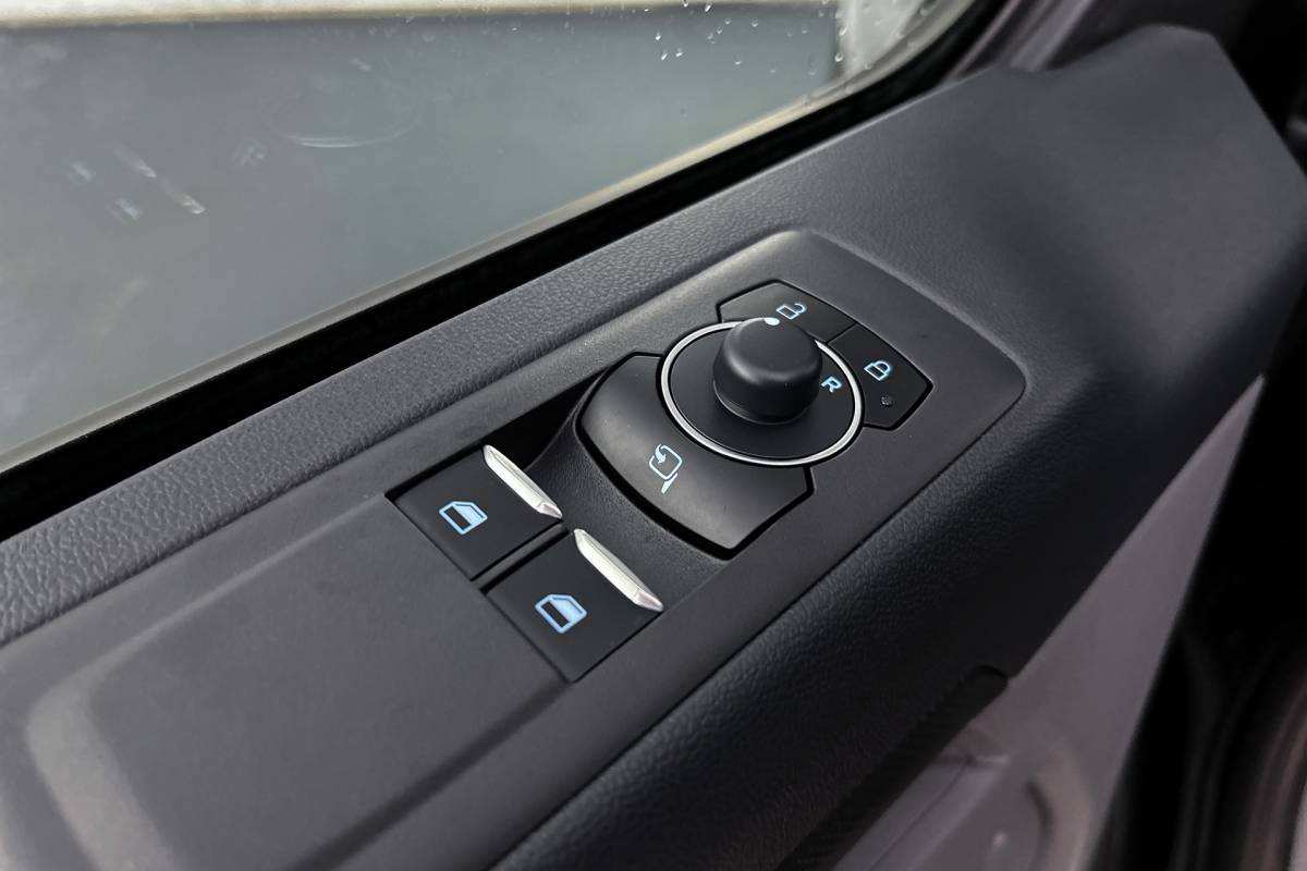 Ford  Ford E-Custom 340 L2 Limited | Dubbel cabine | 2x schuifdeur | Rondomzicht camera