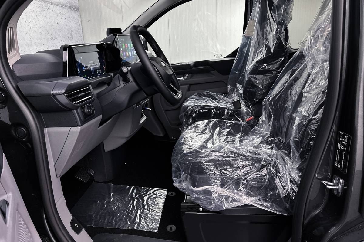 Ford  Ford E-Custom 340 L2 Limited | Dubbel cabine | 2x schuifdeur | Rondomzicht camera