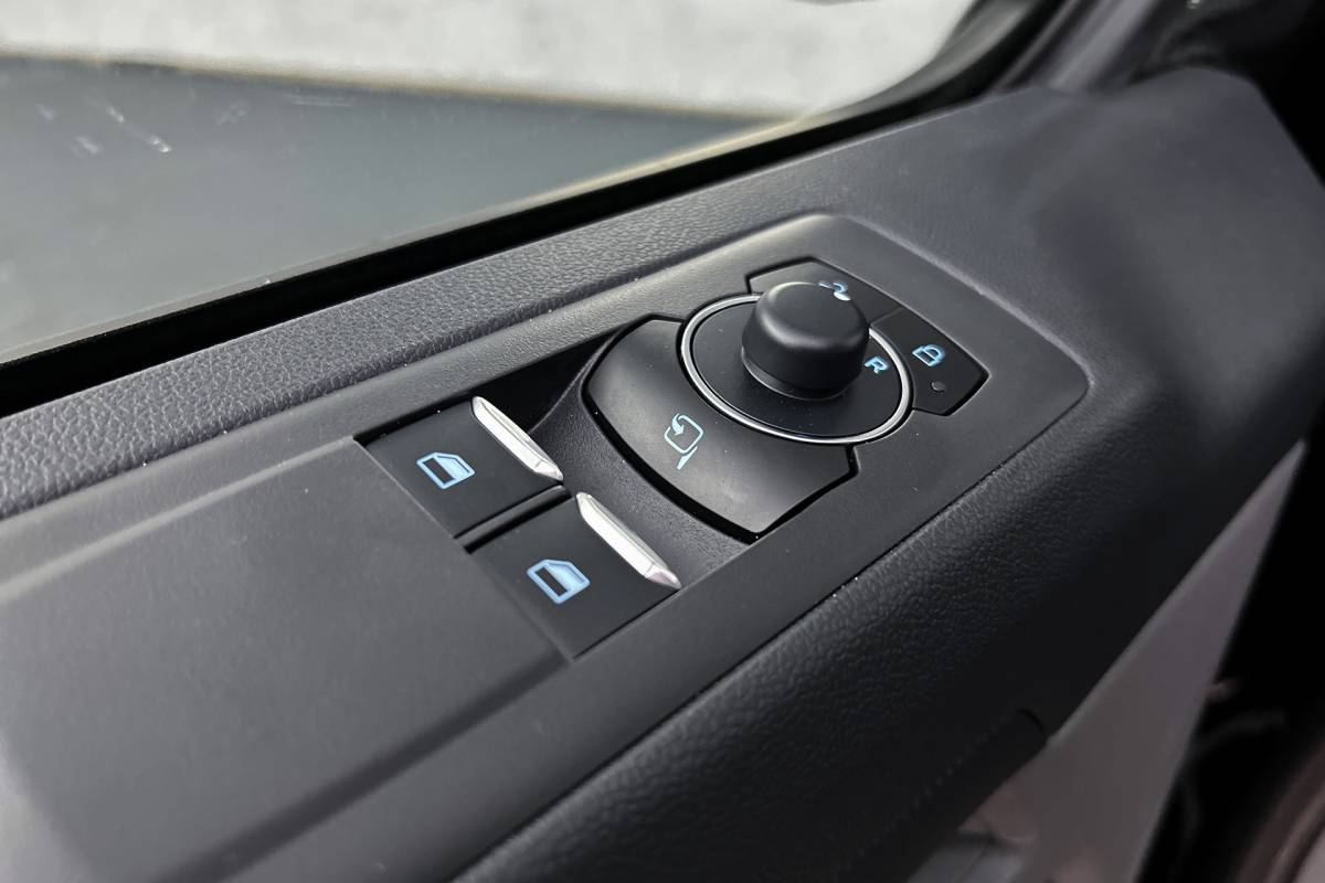 Ford  Ford E-Custom 340 L2 Limited | Dubbel cabine | 2x schuifdeur | Rondomzicht camera