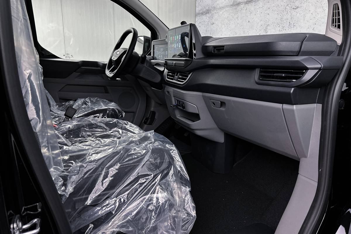 Ford  Ford E-Custom 340 L2 Limited | Dubbel cabine | 2x schuifdeur | Rondomzicht camera