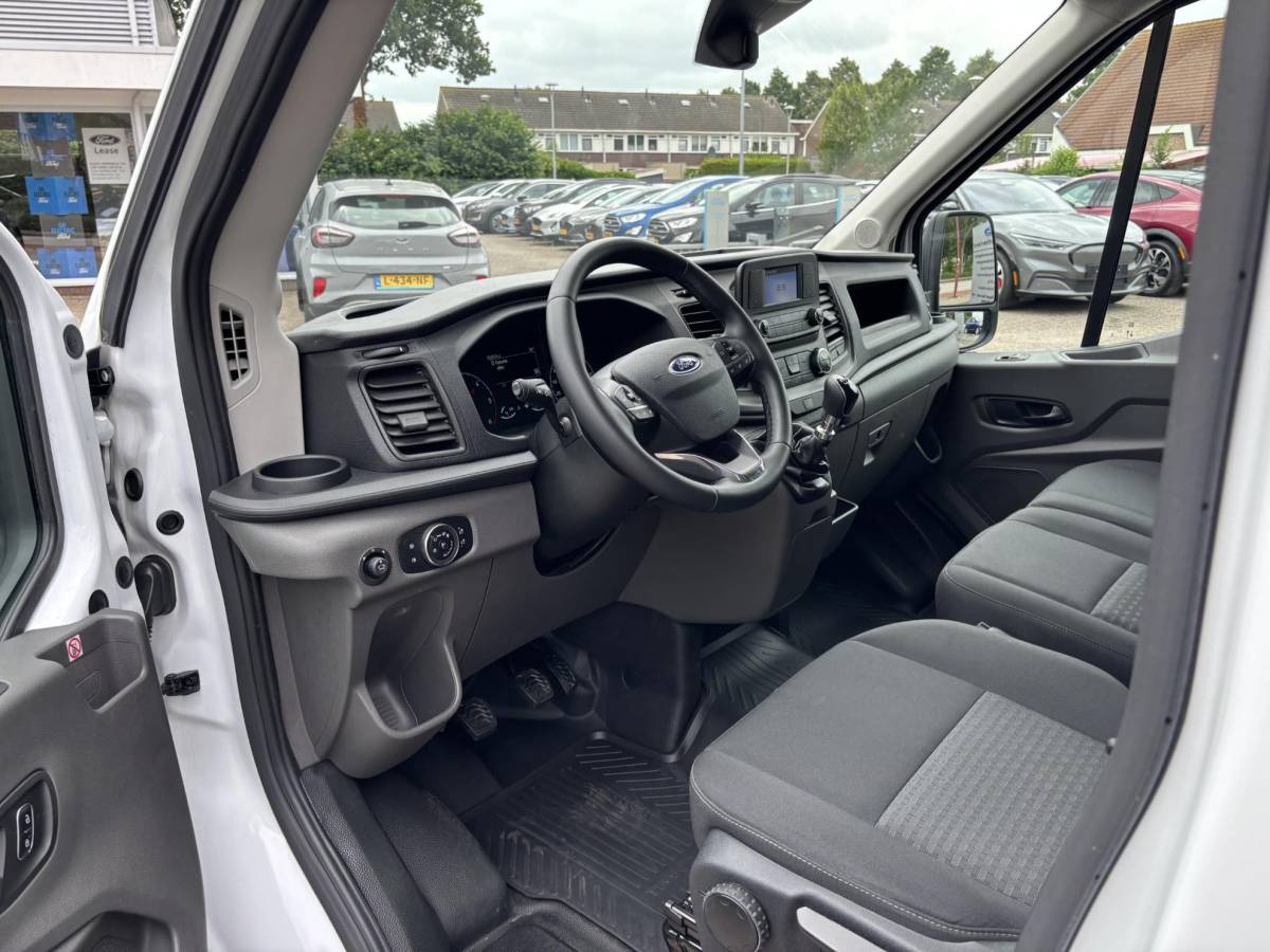 Ford Transit Ford Transit 350 2.0 TDCI L2H2 Trend | SCI 130pk | 3 zits | Voorruit verwarming | Cruise control | Parkeersensoren