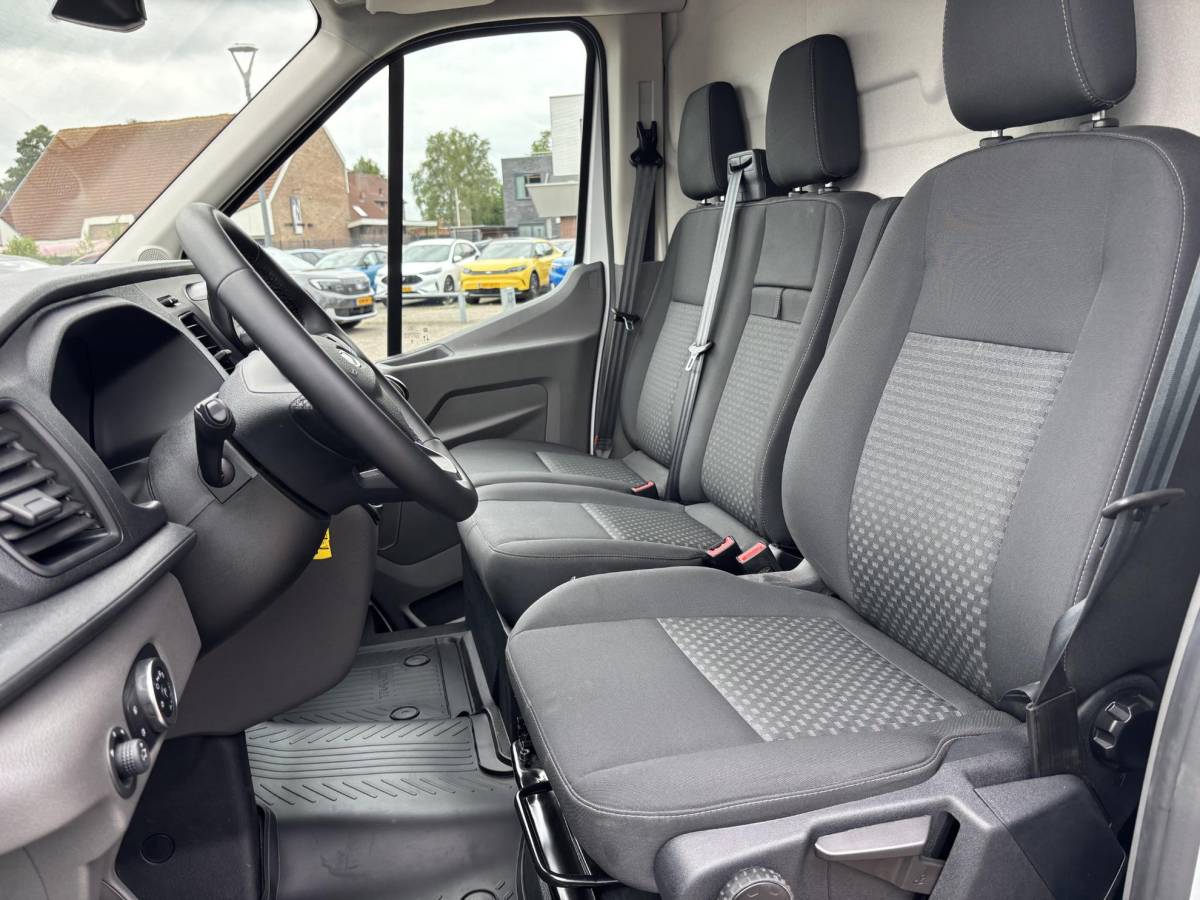 Ford Transit Ford Transit 350 2.0 TDCI L2H2 Trend | SCI 130pk | 3 zits | Voorruit verwarming | Cruise control | Parkeersensoren