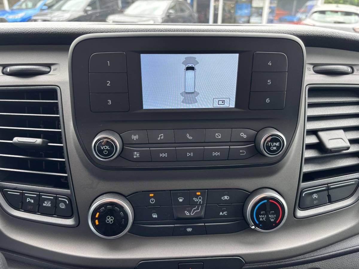 Ford Transit Ford Transit 350 2.0 TDCI L2H2 Trend | SCI 130pk | 3 zits | Voorruit verwarming | Cruise control | Parkeersensoren