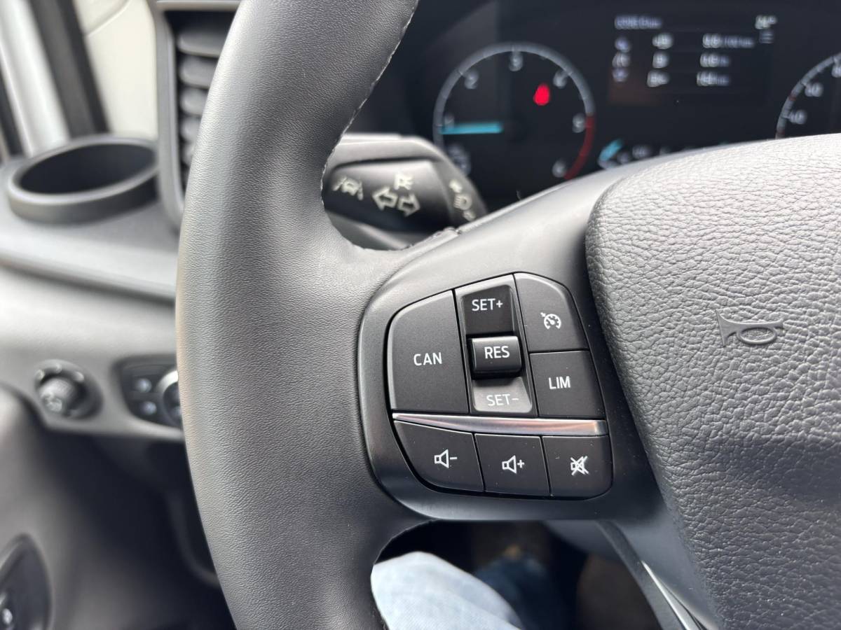 Ford Transit Ford Transit 350 2.0 TDCI L2H2 Trend | SCI 130pk | 3 zits | Voorruit verwarming | Cruise control | Parkeersensoren