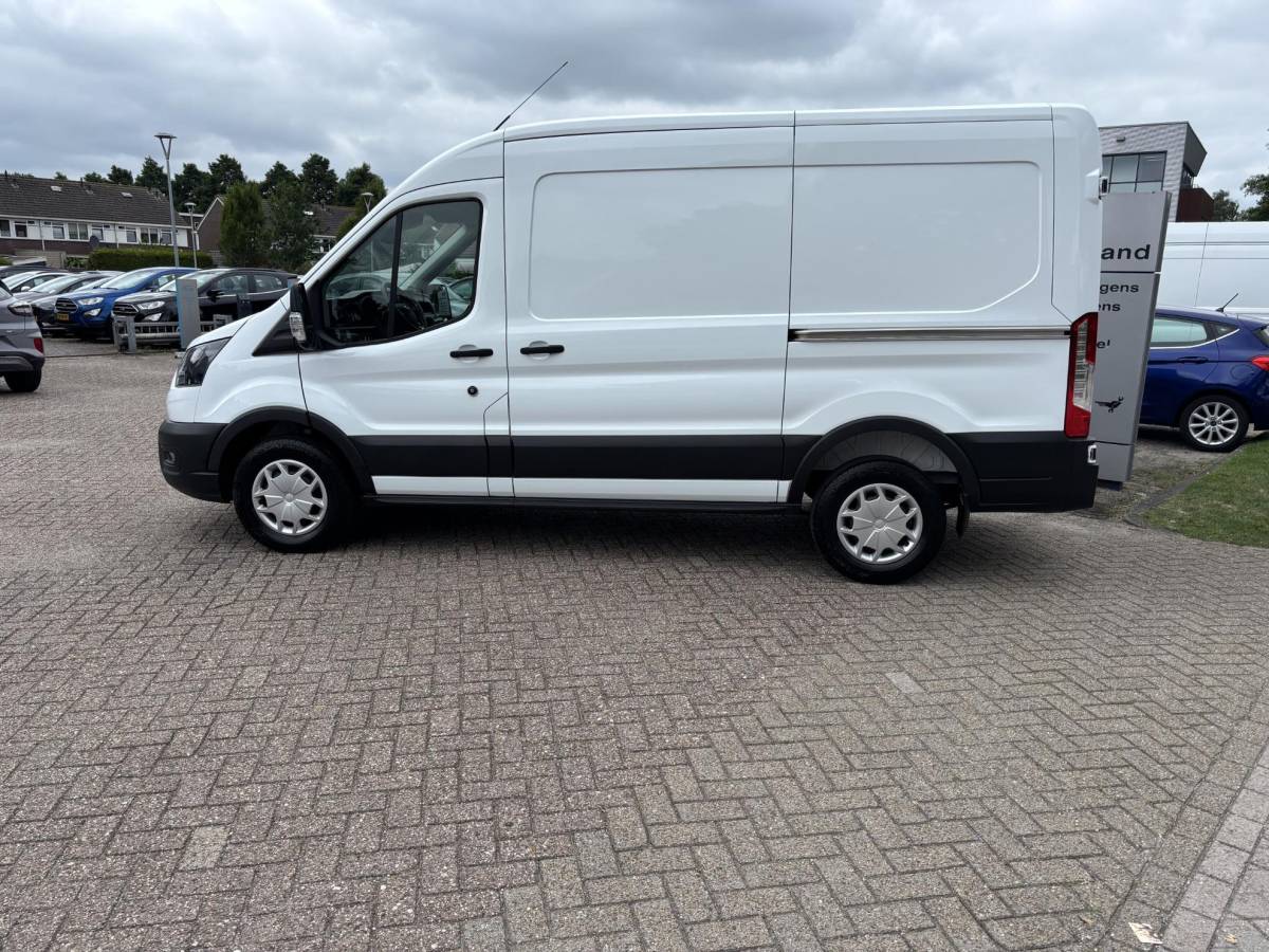 Ford Transit Ford Transit 350 2.0 TDCI L2H2 Trend | SCI 130pk | 3 zits | Voorruit verwarming | Cruise control | Parkeersensoren