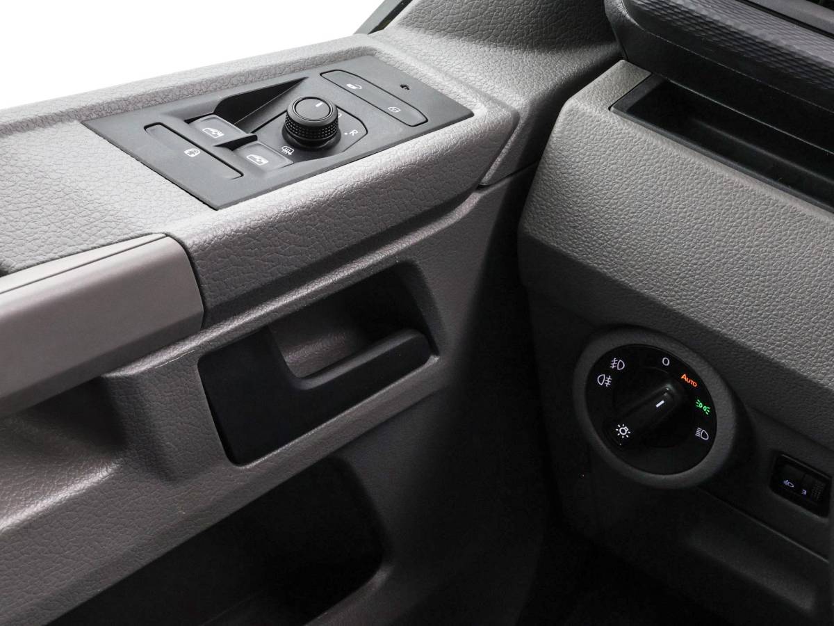 Volkswagen Transporter Volkswagen Transporter 2.0 TDI L1H1 28 · Camera · Trekhaak · Apple/Android Car Play · Navigatie · Cruise Control · Vloerplaat · 16” Inch · Garantie t/m 01-04-2028 of 100.000km