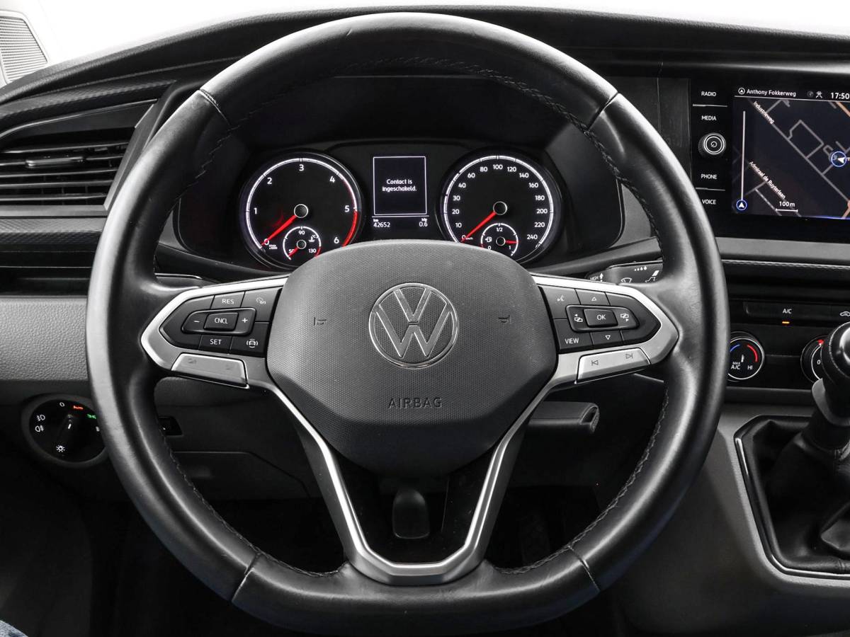 Volkswagen Transporter Volkswagen Transporter 2.0 TDI L1H1 28 · Camera · Trekhaak · Apple/Android Car Play · Navigatie · Cruise Control · Vloerplaat · 16” Inch · Garantie t/m 01-04-2028 of 100.000km