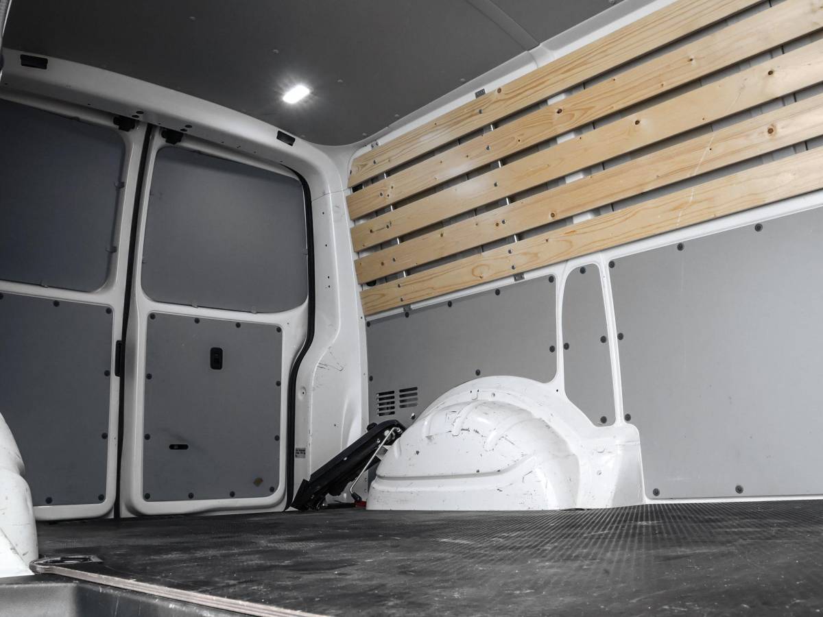Volkswagen Transporter Volkswagen Transporter 2.0 TDI L1H1 28 · Camera · Trekhaak · Apple/Android Car Play · Navigatie · Cruise Control · Vloerplaat · 16” Inch · Garantie t/m 01-04-2028 of 100.000km