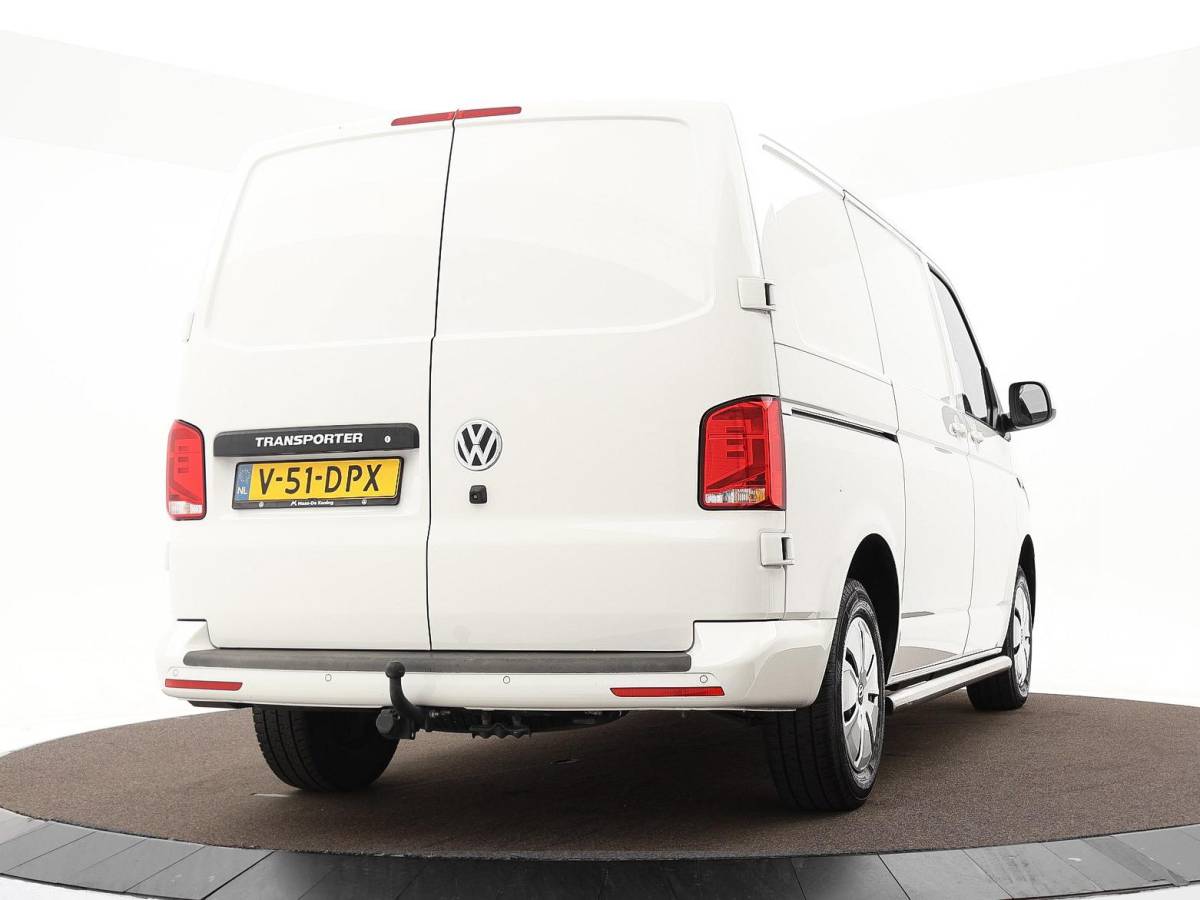Volkswagen Transporter Volkswagen Transporter 2.0 TDI L1H1 28 · Camera · Trekhaak · Apple/Android Car Play · Navigatie · Cruise Control · Vloerplaat · 16” Inch · Garantie t/m 01-04-2028 of 100.000km