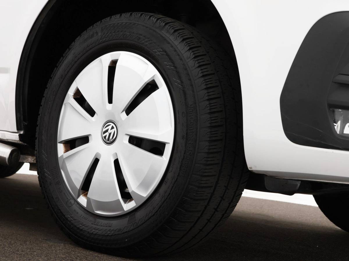 Volkswagen Transporter Volkswagen Transporter 2.0 TDI L1H1 28 · Camera · Trekhaak · Apple/Android Car Play · Navigatie · Cruise Control · Vloerplaat · 16” Inch · Garantie t/m 01-04-2028 of 100.000km